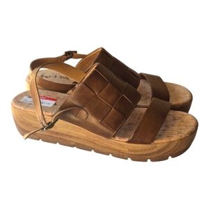 Korks Kork Ease Wegde Sandals 11M Fraya Brown Faux Leather Lug Platform New